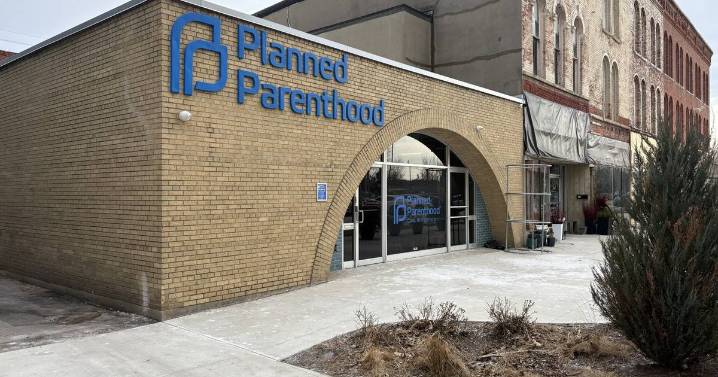 Raoul praises injunction on Trump administration’s plans to end Medicaid payments to abortion providers