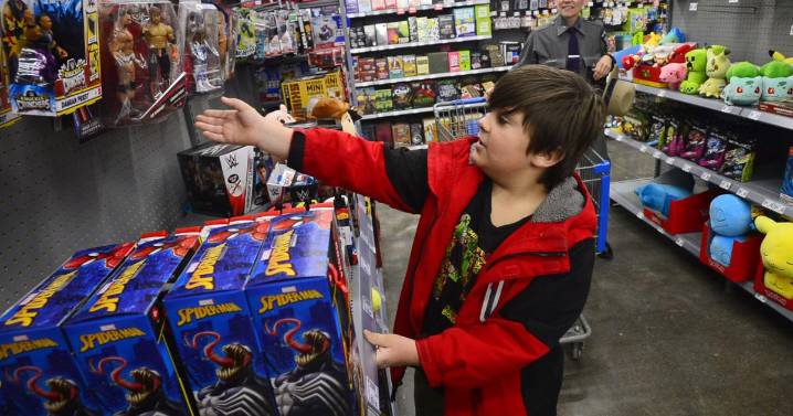 WATCH: Area youngsters Shop with a Cop in Warsaw