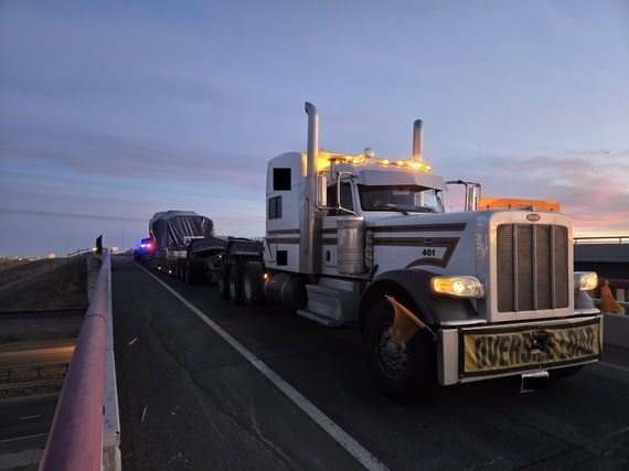 Broken semitruck closes southbound E