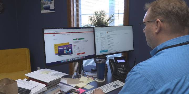 IT expert shares how to avoid scams during Cyber Monday