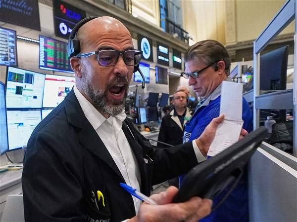 U.S. stocks fall to their first loss in 6 days as bitcoin tumbles