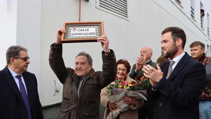 Jerez de los Caballeros homenajea a Alfonso Gallardo con una calle en su honor