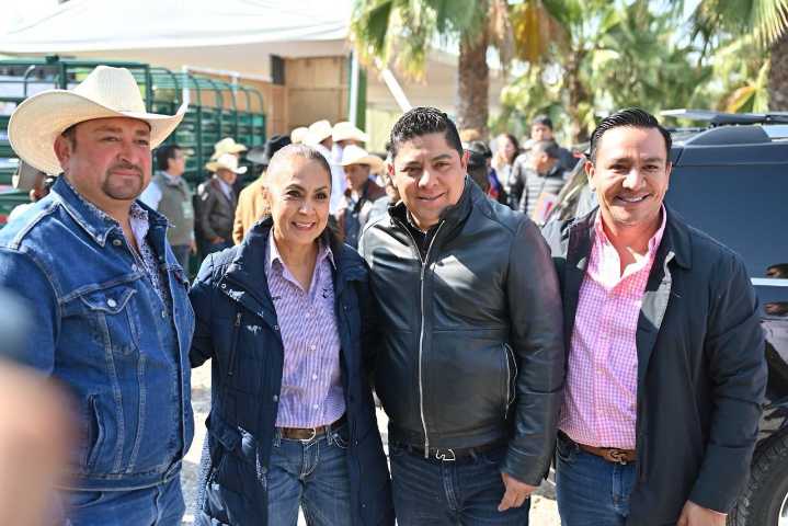 Gobernador entrega nuevo equipamiento al sector ganadero