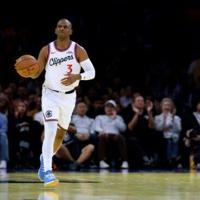 Paul axed by struggling Clippers