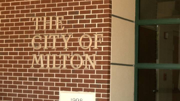 City of Milton sets Christmas tree lighting event