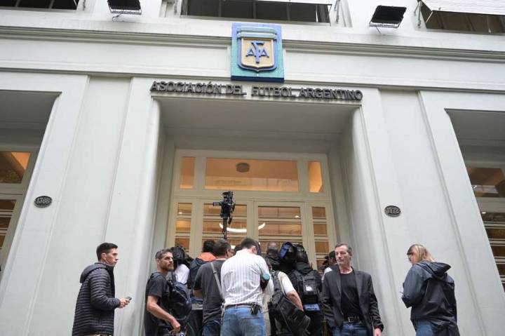Justicia argentina allana la AFA y clubes de fútbol