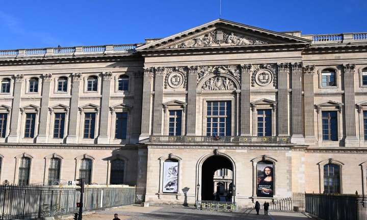 Louvre workers announce strike over work conditions and security after $102M heist