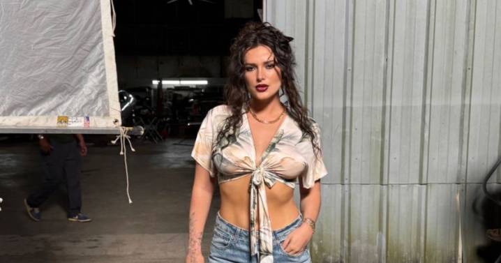 Bella Thorne Wows Fans in Crop Top Look