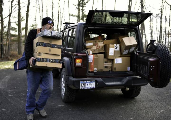 Amazon explores building its own delivery network to replace USPS deal