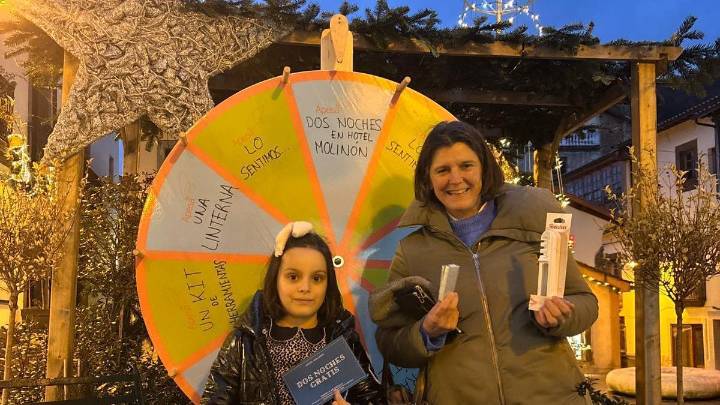 Los comerciantes de Cangas preparan una Navidad "de película" y estrenan una ruleta sorpresa para premiar las compras