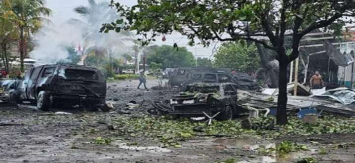 Coche bomba en Michoacán; hay dos cuerpos sin identificar tras la explosión, en Coahuayana