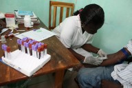 Tres países africanos inician aplicación pública de innovadora inyección preventiva contra el VIH