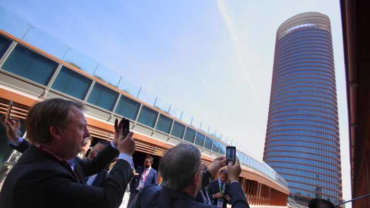 La Fundación Cajasol entra en la puja por la Torre Sevilla : "El retorno quedaría en Andalucía"