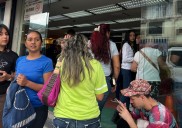 Maturineses compran telas para elaboración de estrenos y decoraciones navideñas
