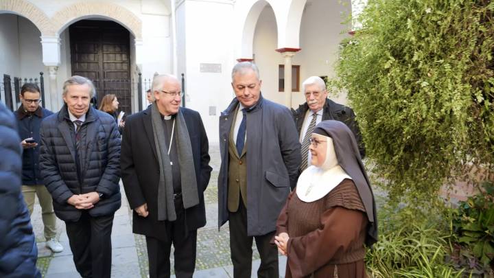 Sanz anuncia ayudas bianuales de un millón de euros para los conventos e iglesias de Sevilla