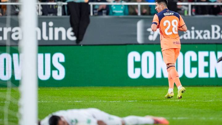 El Barça exhibe su pólvora en La Cartuja ante el Betis (3