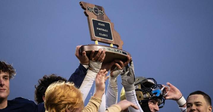 Blair Oaks overpowers St. Pius X in Class 2 football state championship contest