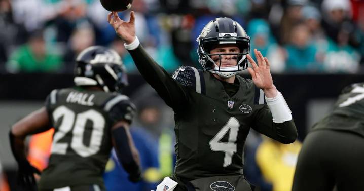 Undrafted rookie QB Brady Cook taking snaps with Jets starters with Tyrod Taylor, Justin Fields out