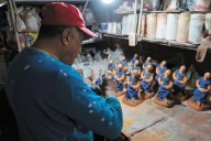 Ola china hunde ventas navideñas de artesanos mexicanos