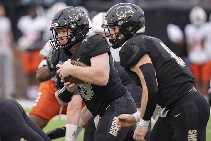 Harding survives 1st close call, takes down Texas