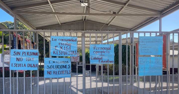 “No doblaremos las manos”: Amenazan con escalar protestas si no se cubren plazas en primaria de Rosarito