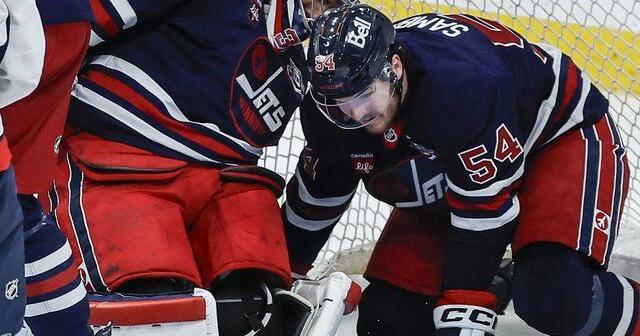 Hellebuyck all smiles in winning return from knee surgery