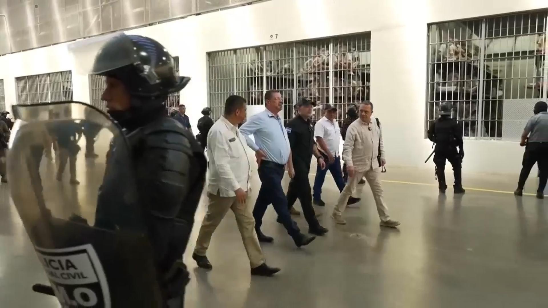 Costa Rica president tours El Salvador mega-prison amid security talks with Bukele
