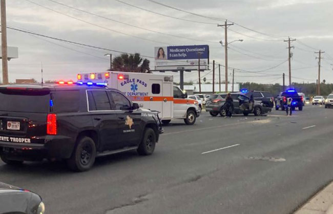 Chocan en medio de intenso tráfico vial en Eagle Pass