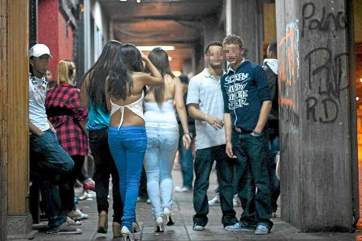 Finanzas, bakalao y reguetón en el distrito financiero: "En AZCA había discotecas canallas y mucha droga. En aquel Madrid estaba todo mezclado"