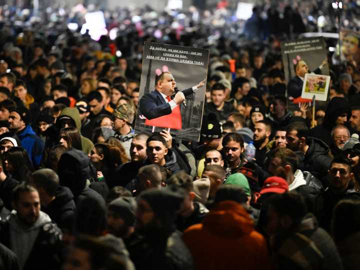 Bulgarian government pulls budget amid fierce protests