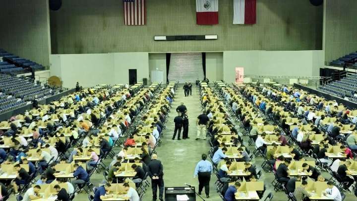 Cientos de jóvenes en Laredo quieren ser policías y hacen el examen