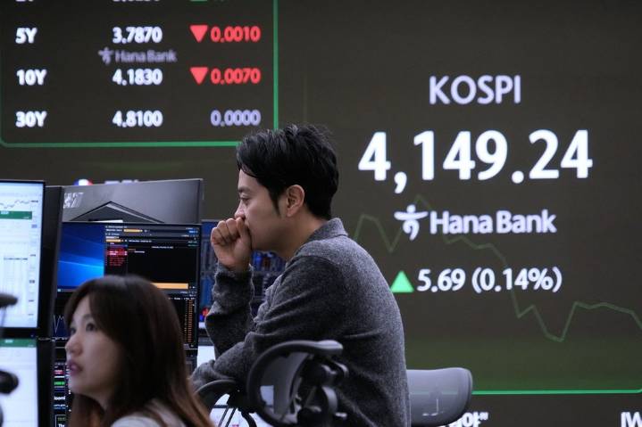 Asian benchmarks mostly decline as investors anticipate US rate cut