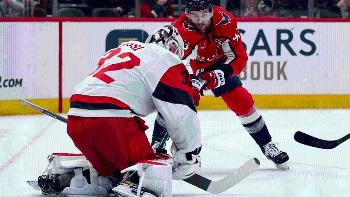 Stankoven ties it late, Hurricanes edge Capitals in shootout