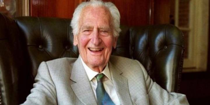 El legado de Richard Doll, el médico que alertó sobre los peligros del tabaco y fundamentó la medicina moderna