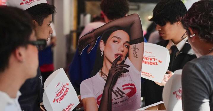 Dua Lipa te invita a comer sus tacos en México