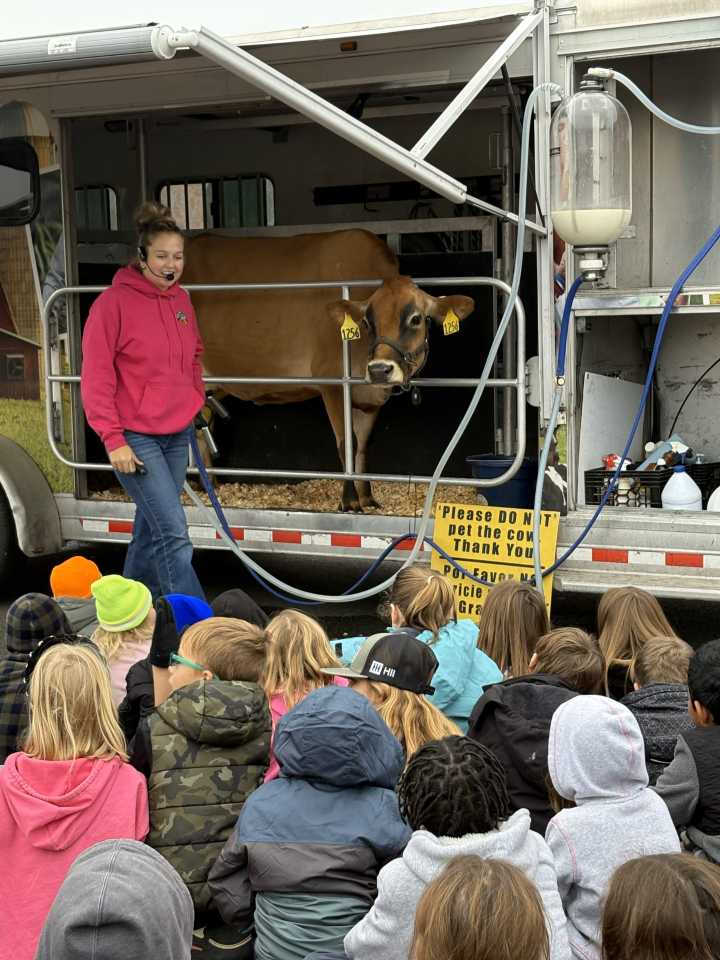 Community Engagement Brings Mobile Dairy Classroom to Gloucester Students