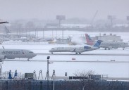La nieve colapsa los aeropuertos de EE UU en la operación retorno de Acción de Gracias