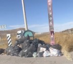 Basura invade carreteras de Chihuahua; denuncian abandono en tramos federales