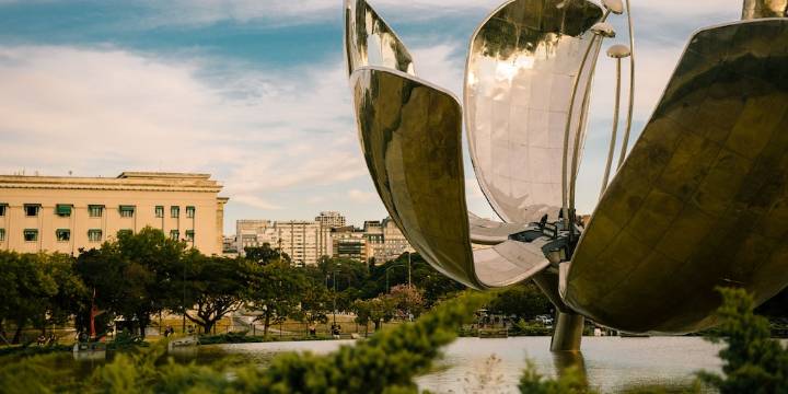 Completaron la estructura de la Floralis Genérica en Recoleta después de dos años de trabajo