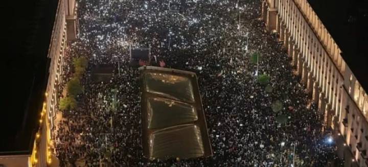 BULGARIA. CAYÓ EL GOBIERNO TRAS SEMANAS DE PROTESTA CONTRA LA CORRUPCIÓN, AUMENTOS Y LA LLEGADA DEL EURO