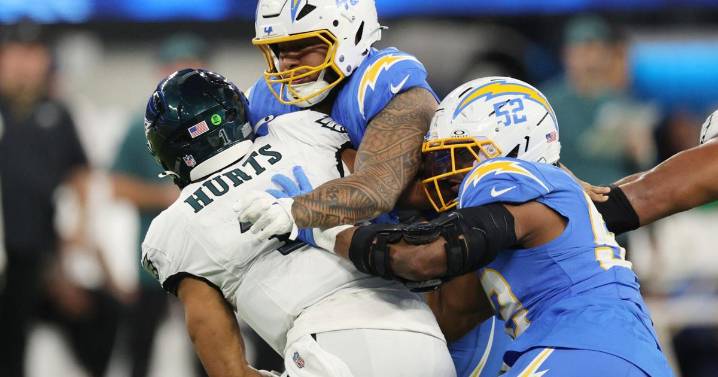 Jalen Hurts' turnovers doom Eagles in 3rd straight loss, raising championship concerns in Philly