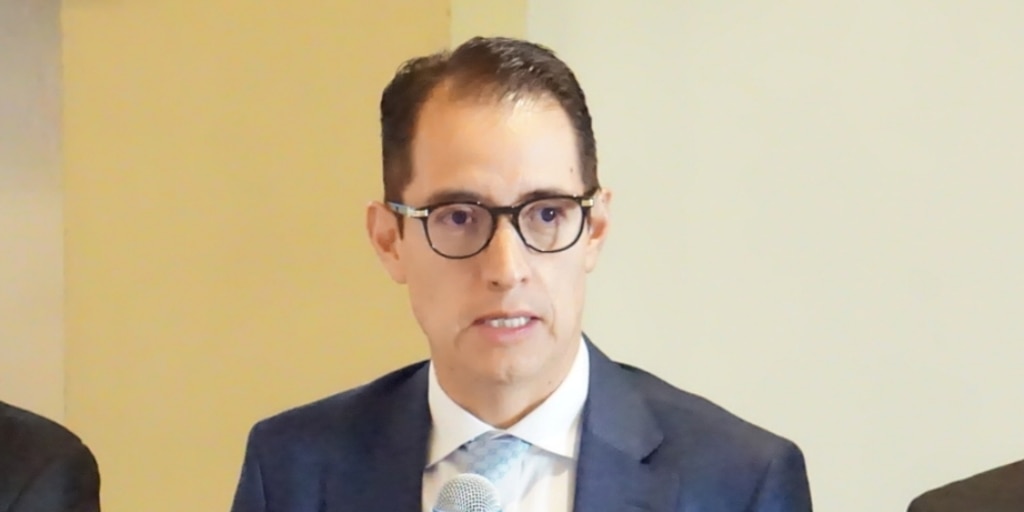 ¿Quién es César Oliveros, funcionario elegido por Ernestina Godoy para encabezar la FEMDO?