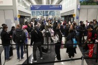 US senators want airlines to pay passengers cash for long delays