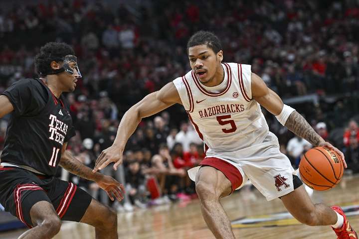 No. 17 Arkansas men heat up in second half, defeat No. 16 Texas Tech