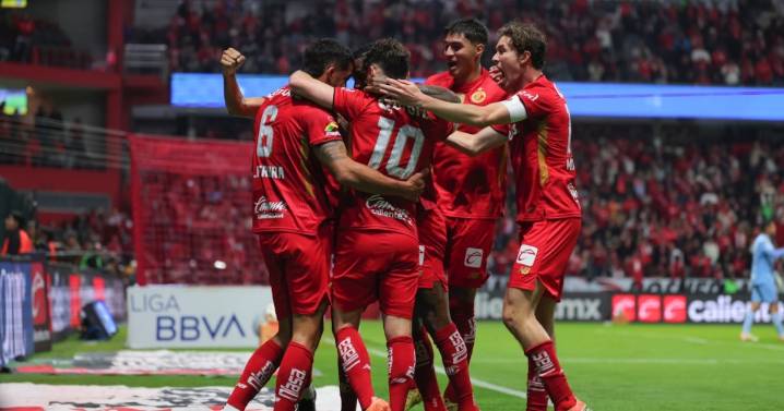 Toluca sufre, pero vence al Monterrey en cardiaco duelo y jugará la final del Apertura 2025 en busca del bicampeonato