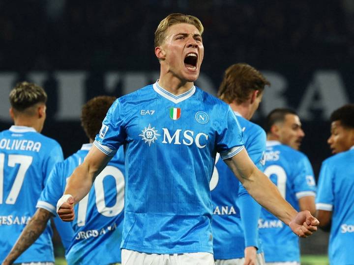 Napoli vuelve a la cima de Serie A tras vencer a Juventus