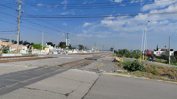 Vecinos alertan: la Línea 4 abrirá con pasos inseguros y maniobras manuales para el tren