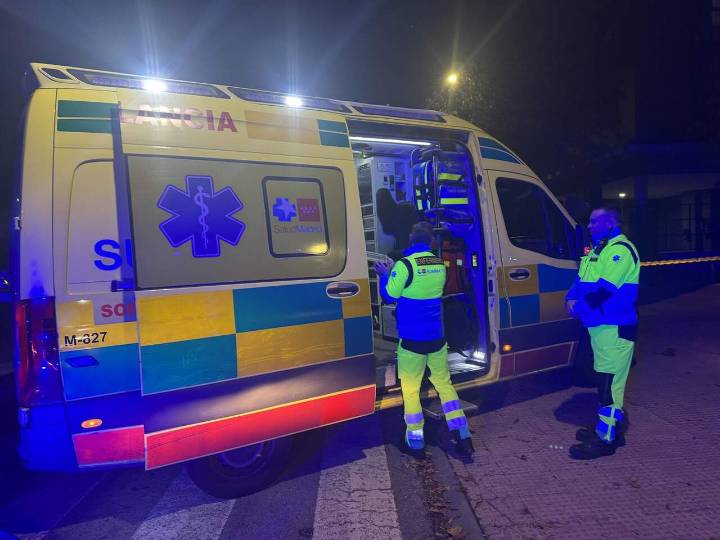 Hallan a una mujer asesinada en su vivienda y un hombre muerto tras caer de una azotea en Madrid