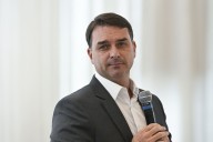 Hijo de Jair Bolsonaro se postulará a la Presidencia de Brasil en 2026