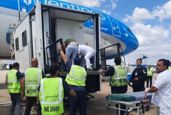 Se desplomó un elevador en Ezeiza mientras bajaba a pasajeros con discapacidad y dejó varios heridos